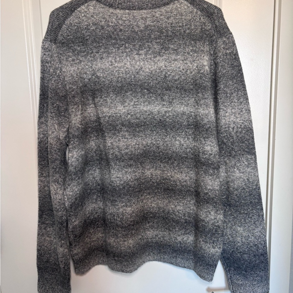 Banana Republic Men's Charcoal Crewneck Sweater - Picture 4 of 5